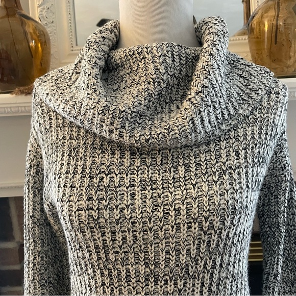 MADISON LILLY Black and White Cowl Neck Sweater Acrylic Size Small - Picture 3 of 8
